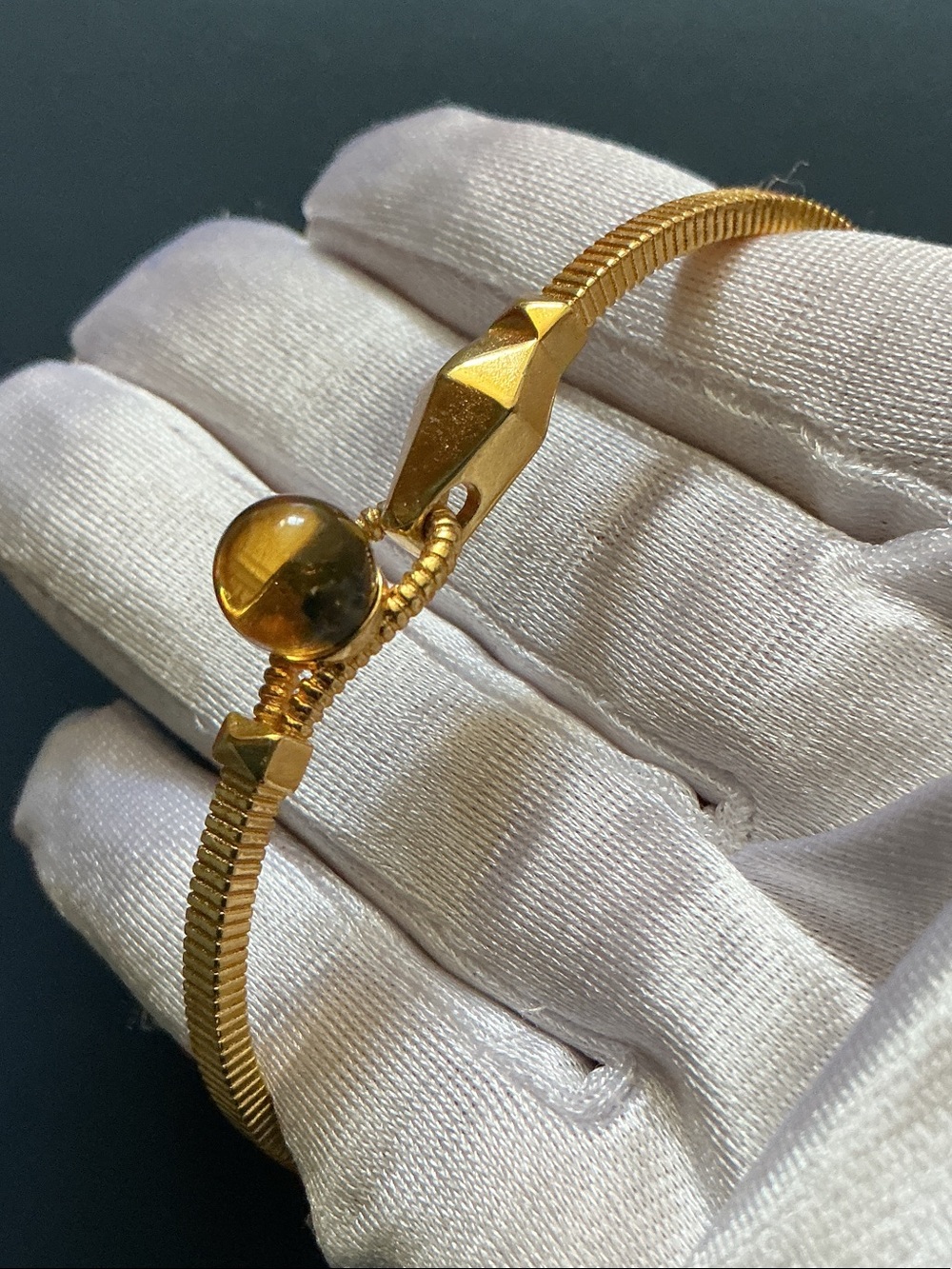 Gold-Tone Bracelet with Amber Bead